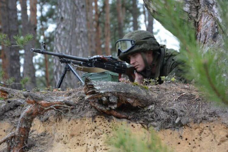 Units of the Special Operations Forces of Belarus guard Russian military in the area bordering Ukraine