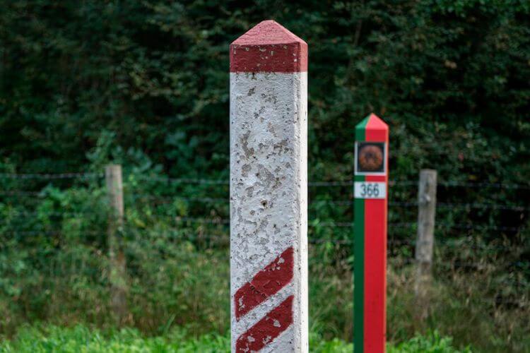 Fakes continue: now a Wagner fighter at the Latvian border pillar