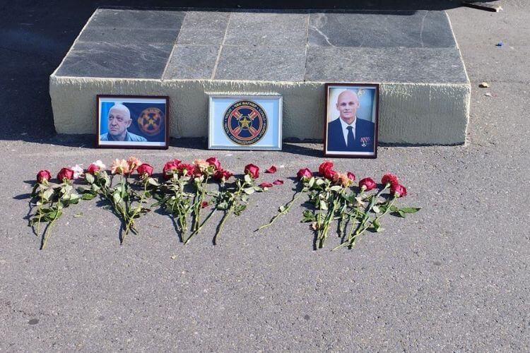 Unknown people placed photos of Prigozhin and Utkin in the center of Homiel