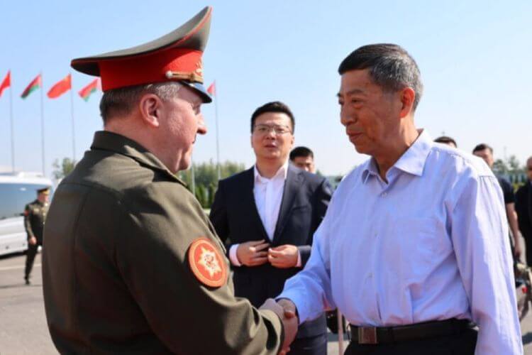The head of the Ministry of Defense of Belarus flew to China