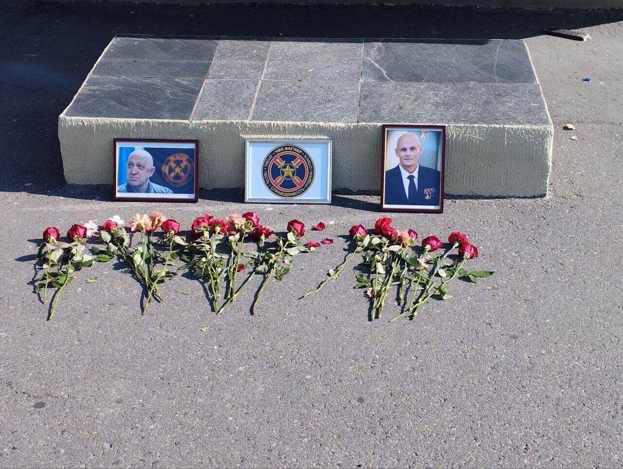 Unknown people placed photos of Prigozhin and Utkin in the center of Homiel