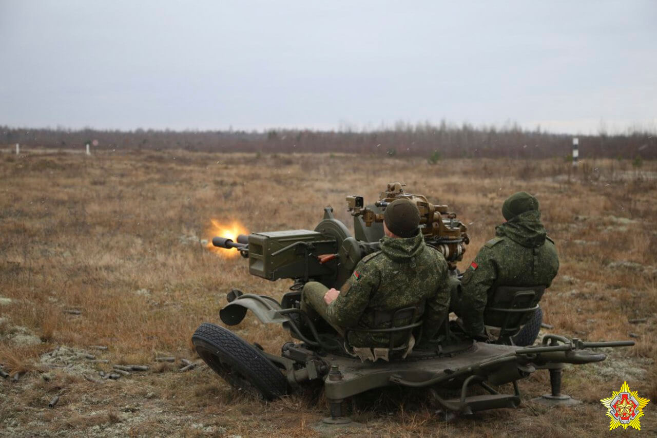 Training session for non-staff crews of the 23-mm ZU-23-2 anti-aircraft systems. 
